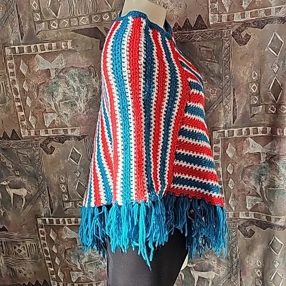 Vintage handmade handcrafted crochet Poncho colorful fringes small - Picture 4 of 11